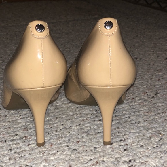 NWOT MICHAEL KORS Leather Nude Heels / Pumps - Picture 6 of 9